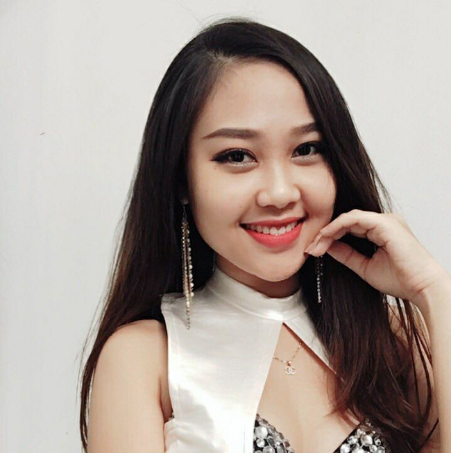 3 cô gái trên sân khấu Táo Quân đã nóng bỏng, ngoài đời còn bốc lửa hơn